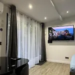 Luxe + Jardin Et Terrasse بيت للعطل بونتواز