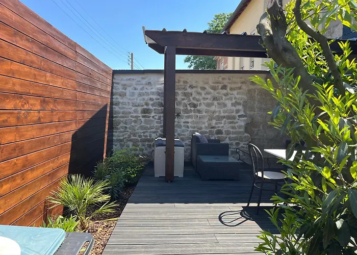 Holiday home Luxe + Jardin Et Terrasse Pontoise